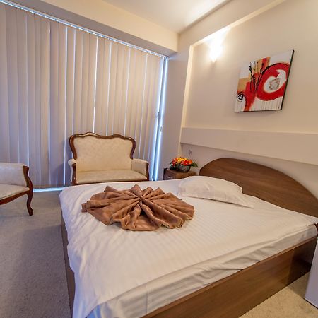Hotel Rexton Крайова Экстерьер фото