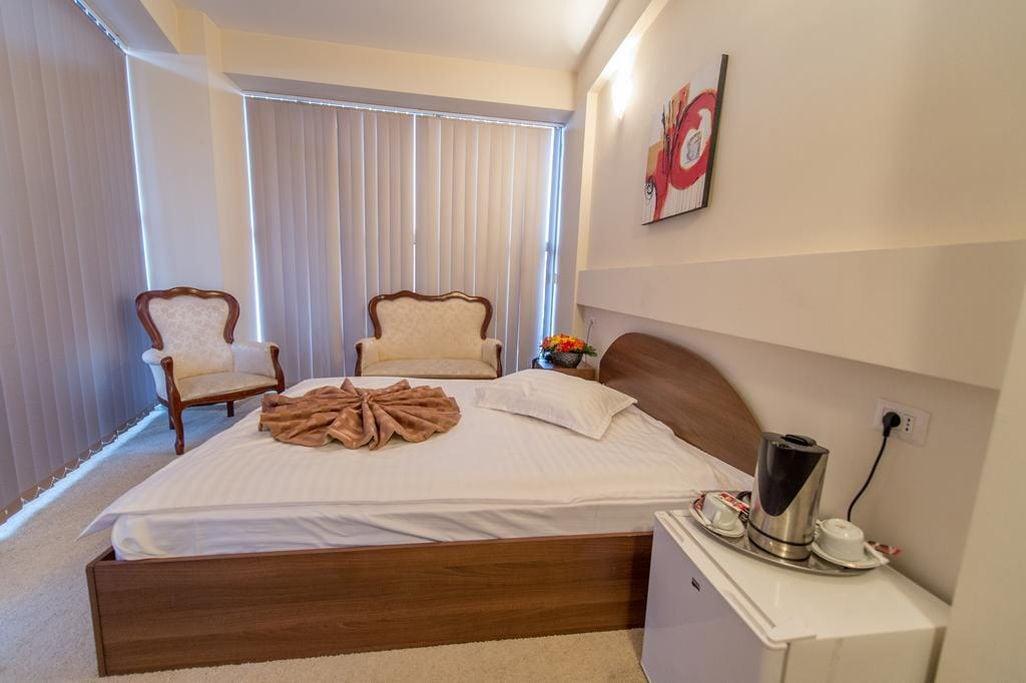 Hotel Rexton Крайова Экстерьер фото