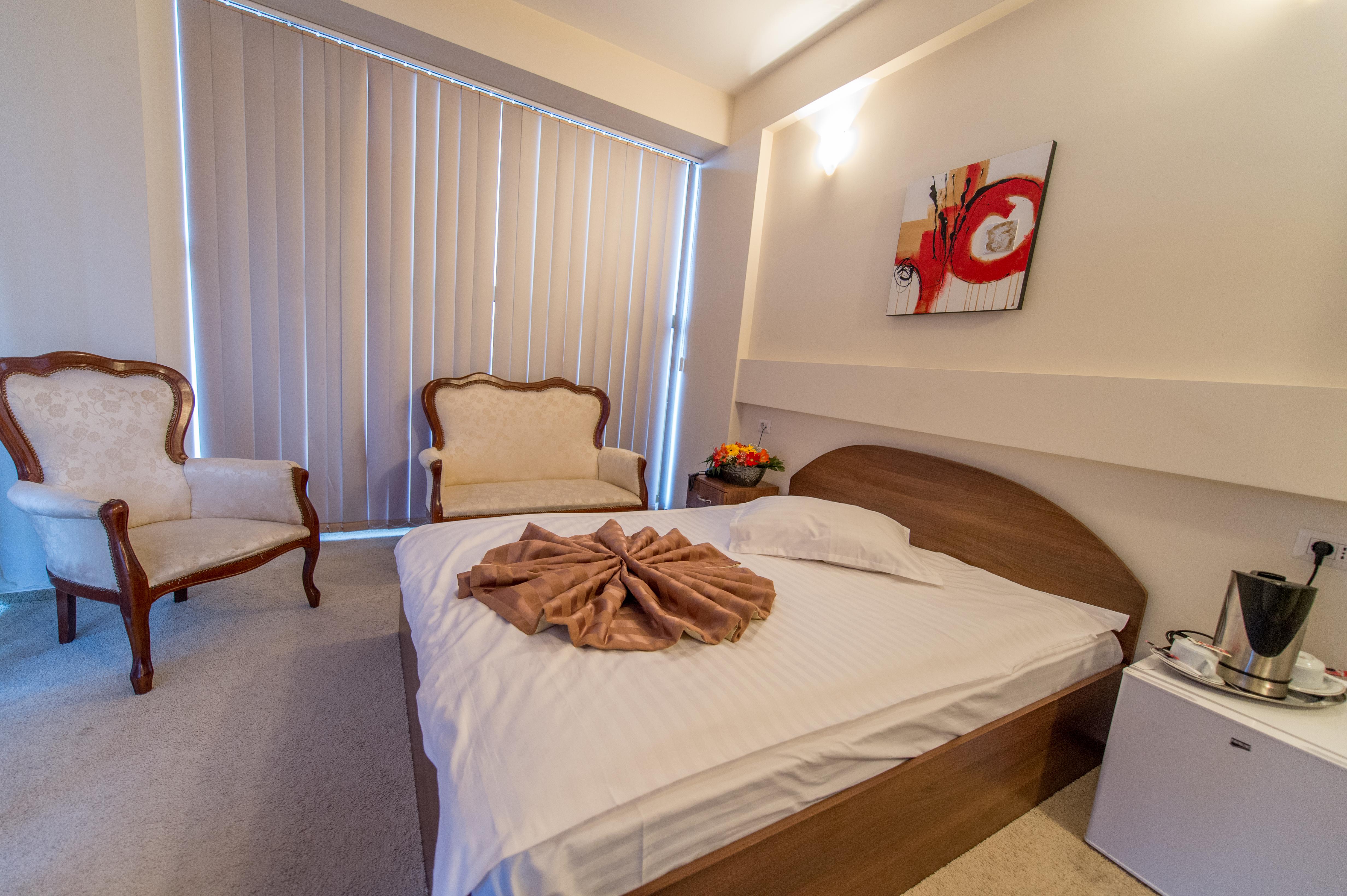 Hotel Rexton Крайова Экстерьер фото