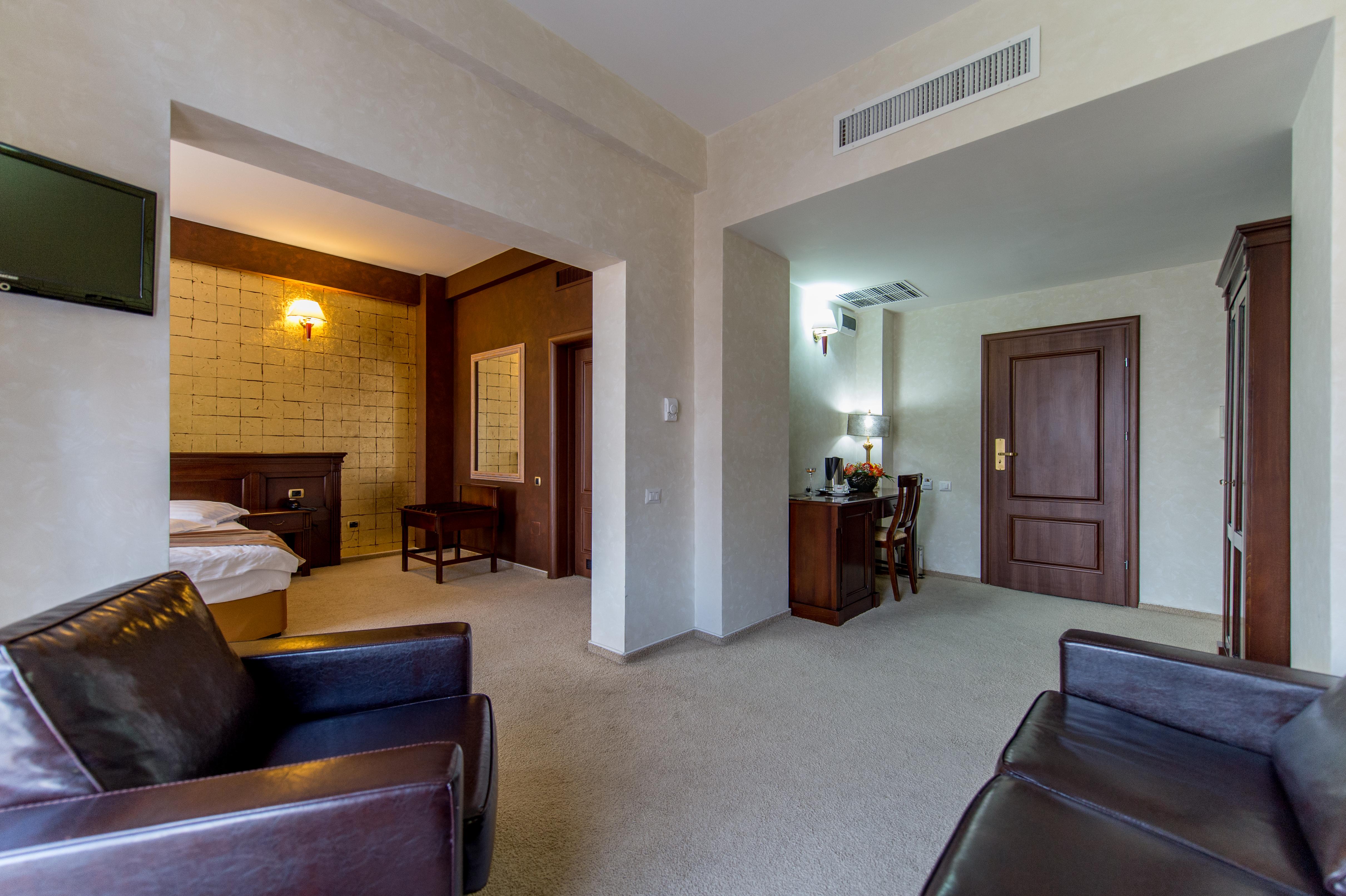 Hotel Rexton Крайова Экстерьер фото