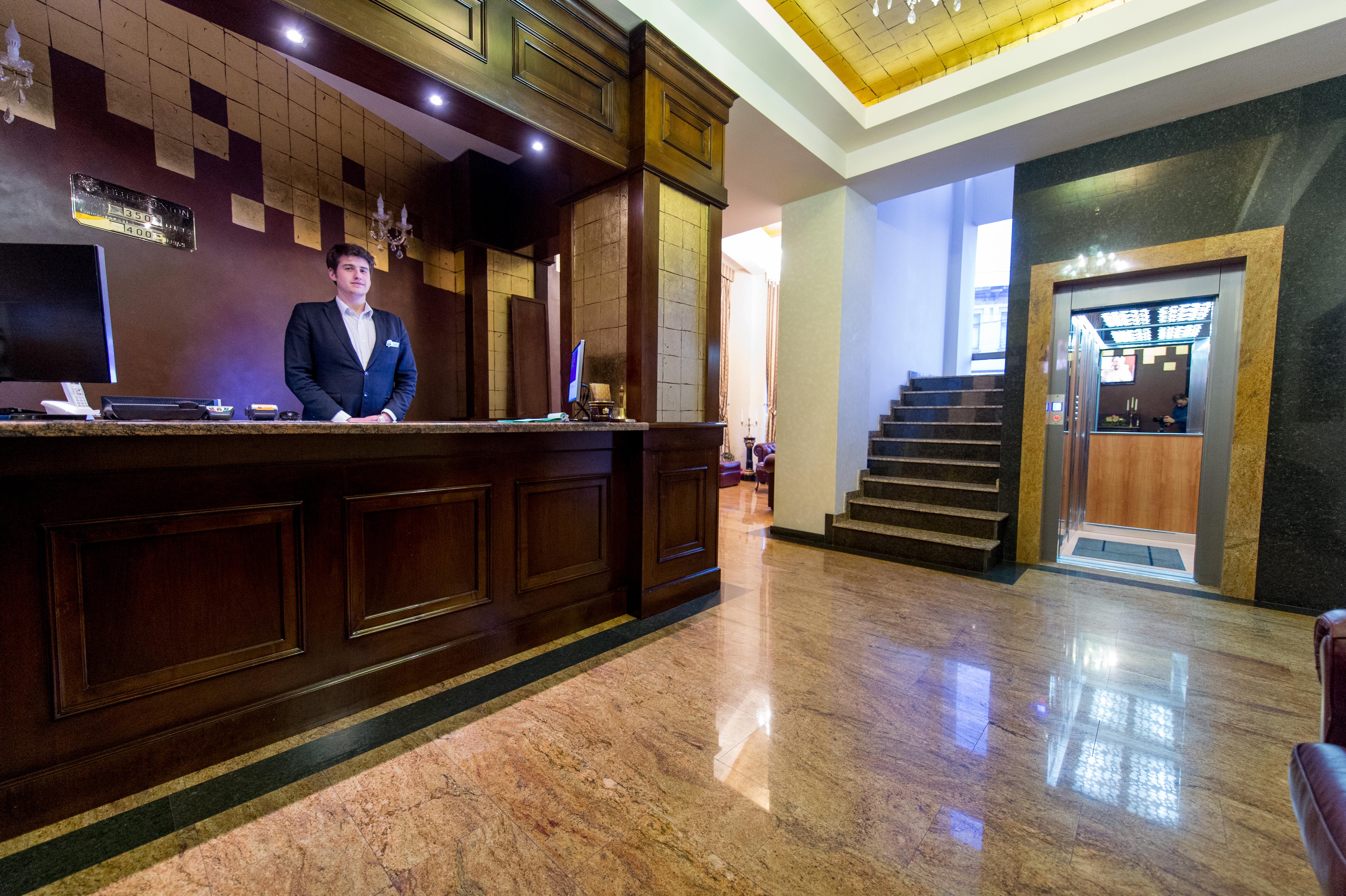 Hotel Rexton Крайова Экстерьер фото