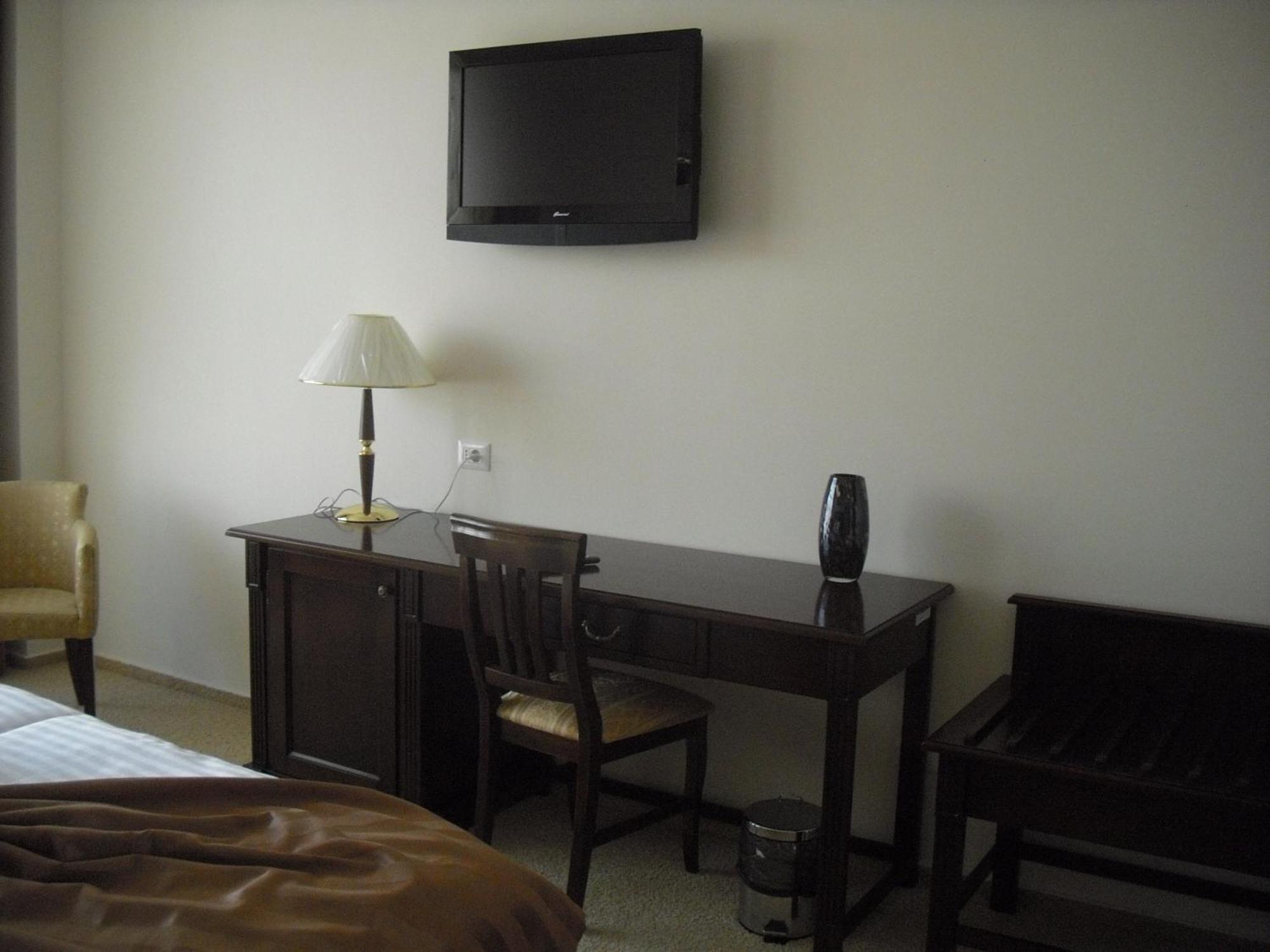 Hotel Rexton Крайова Экстерьер фото