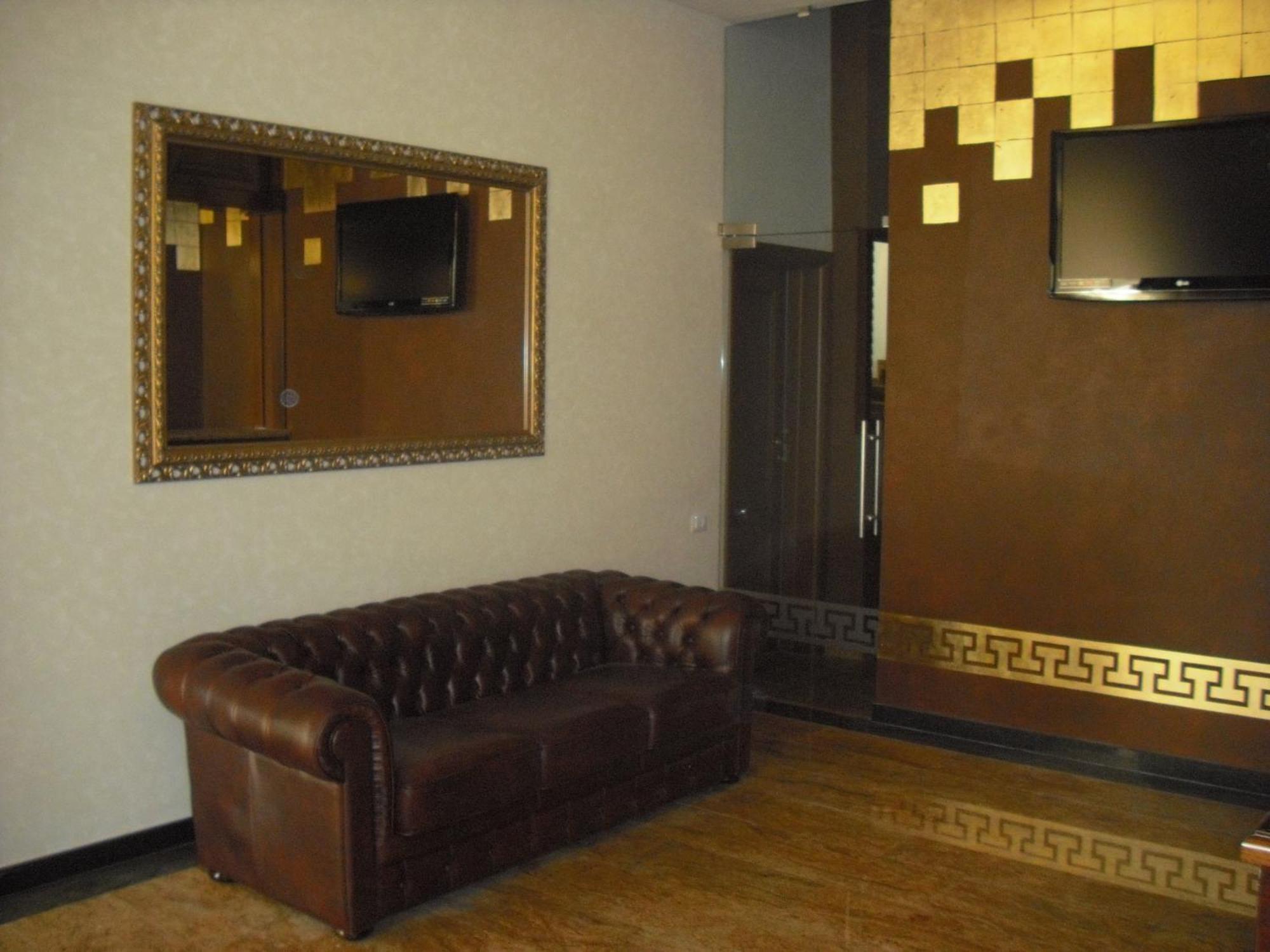 Hotel Rexton Крайова Экстерьер фото