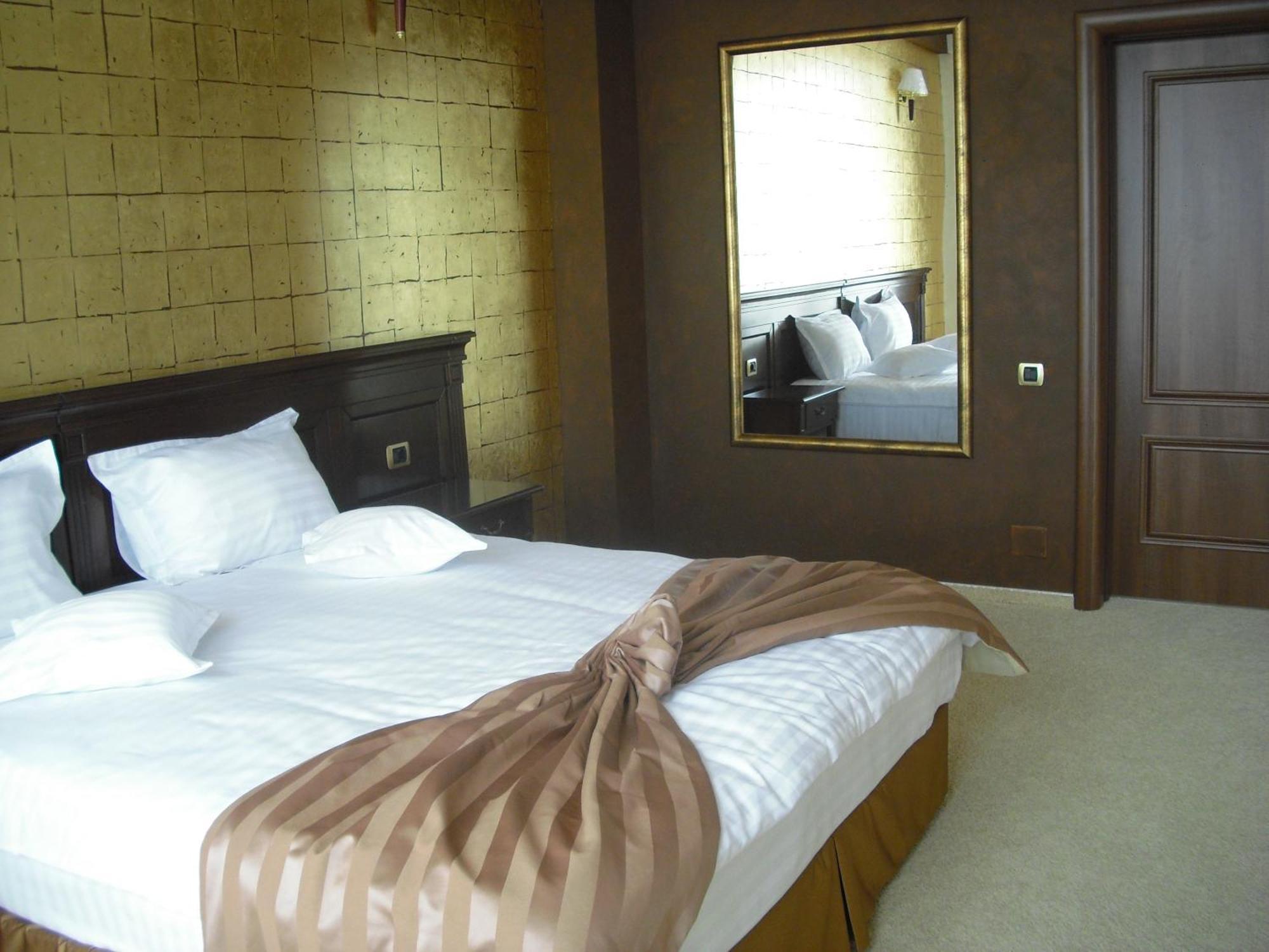 Hotel Rexton Крайова Экстерьер фото