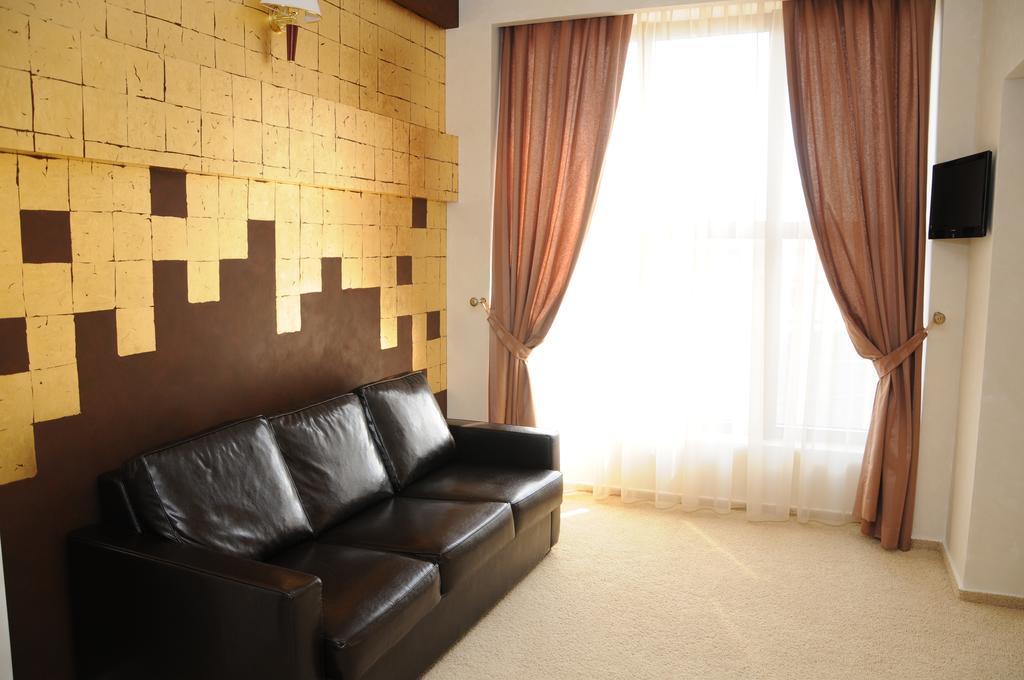 Hotel Rexton Крайова Экстерьер фото