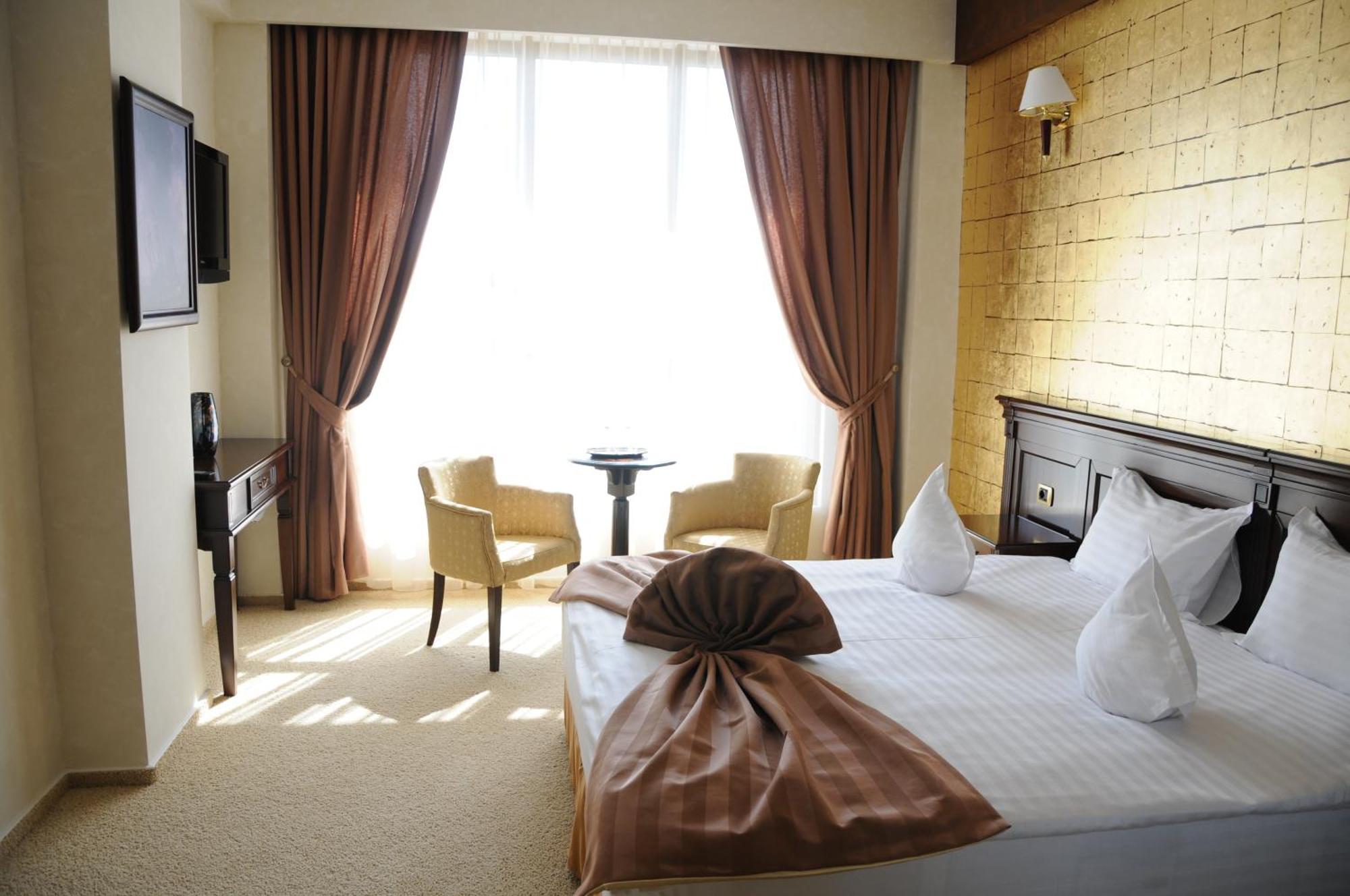 Hotel Rexton Крайова Экстерьер фото